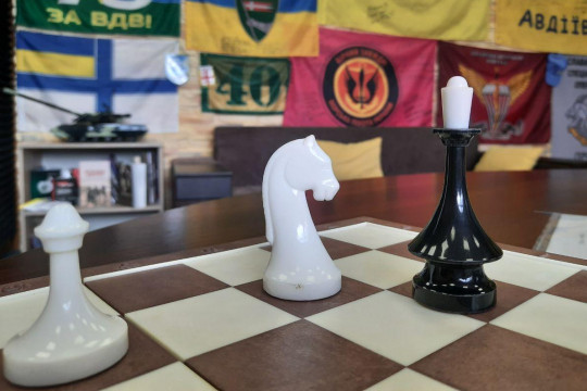 Шах і мат: кінь і пішак проти короля 